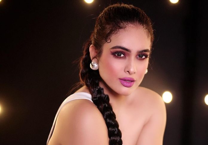 Neha Malik flaunted cleavage in red deepneck dress, fans' heartbeats increased after seeing the pictures Neha Malik flaunted cleavage in red deepneck dress, fans' heartbeats increased after seeing the pictures