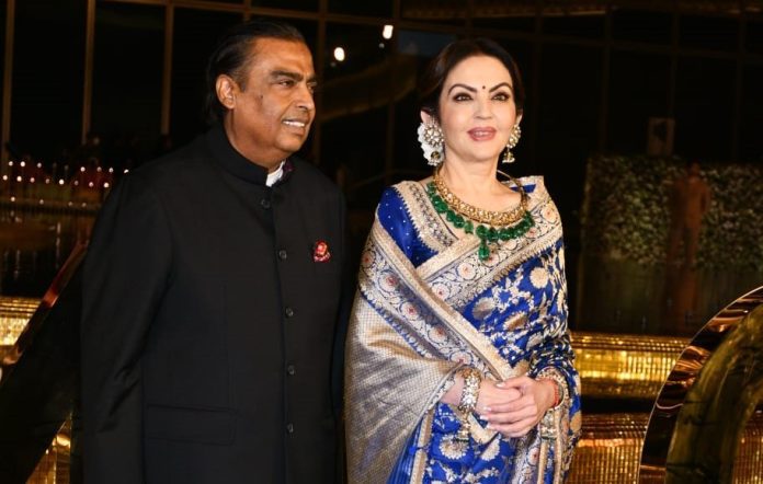 Nita Ambani royal look in Banarasi saree, looted limelight, seen with Mukesh Ambani Nita Ambani royal look in Banarasi saree, looted limelight, seen with Mukesh Ambani