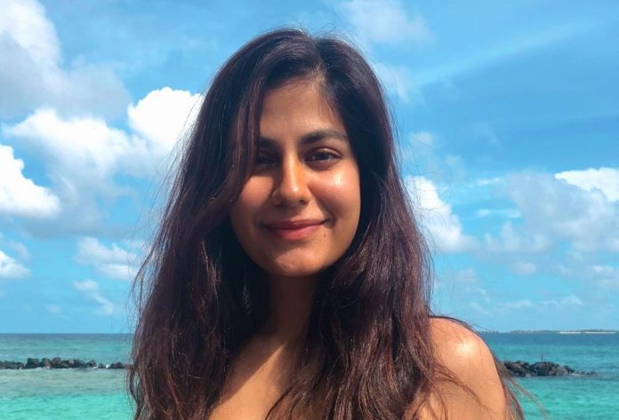 Zoya of 'The Family Man' showed bold look in Two Piece, s*xy poses on the beach Zoya of 'The Family Man' showed bold look in Two Piece, s*xy poses on the beach