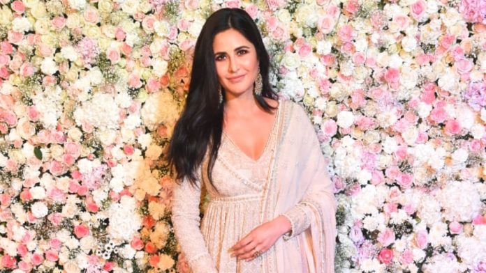 Katrina Kaif Pregnancy: Katrina Kaif covered baby bump with a dupatta? Fans surprised to see viral video Katrina Kaif Pregnancy: Katrina Kaif covered baby bump with a dupatta? Fans surprised to see viral video