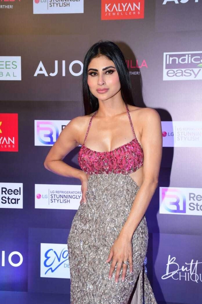 Mouni Roy, dress, fashion design, HD phone wallpaper | Peakpx