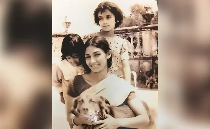 Both the girls seen with their mother are superstar sisters, the younger one is single-handedly running the entire Bollywood, did you recognize it?