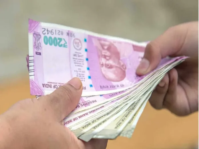 7th Pay Commission: Minimum basic salary of employees will increase from 18000 to 26000 rupees a month, Modi government will announce soon