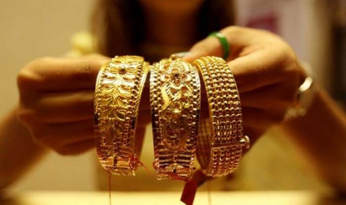 Gold Price: Gold and silver became cheaper in the market today, check the latest rates before buying.