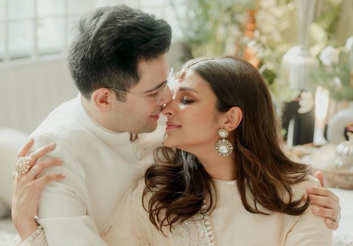 Parineeti and Raghav came in front of the media for the first time after the engagement, posed as a couple Parineeti and Raghav came in front of the media for the first time after the engagement, posed as a couple