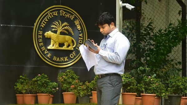 RBI Canceled Bank License: Big news for customers! License of these 8 banks was cancelled, transaction was also banned.