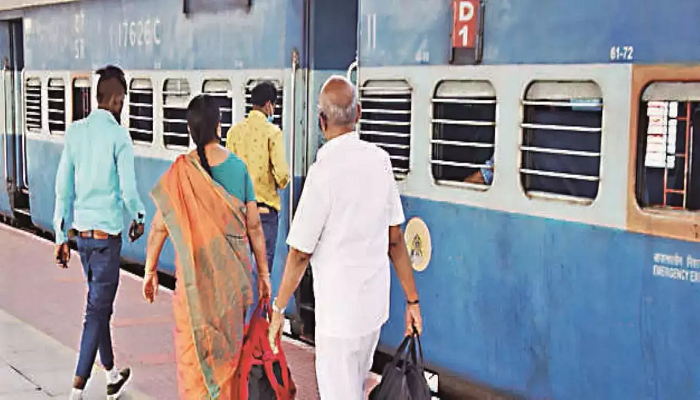 यात्रियों के लिए खुशखबरी!, वंदे भारत समेत इन ट्रेनों के किराए 25 फीसदी तक होंगे कम-Good news for passengers, fares of these trains including Vande Bharat will be reduced by up to 25%