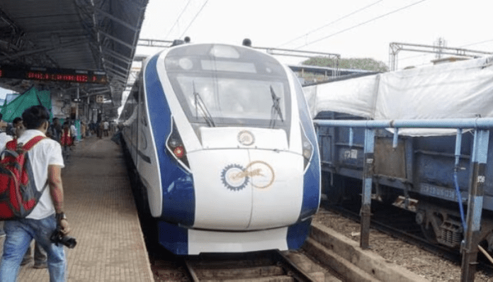 Vande Bharat: Changes made in timings, stoppages of Vande Bharat trains running on this route, check new updates immediately Vande Bharat: Changes made in timings, stoppages of Vande Bharat trains running on this route, check new updates immediately