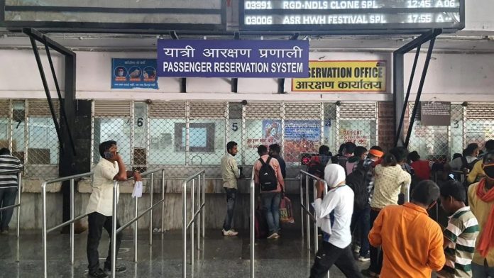 Railways Passengers Attention! Railways stopped platform ticket sales at these stations, know the reason