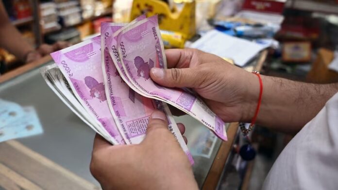 FD Rates: These 4 banks have reduced FD interest rates, know the new rates before investing. FD Rates: These 4 banks have reduced FD interest rates, know the new rates before investing.