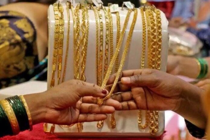 Gold Price Today: Gold becomes costlier, silver price declines, check the latest rate of your city