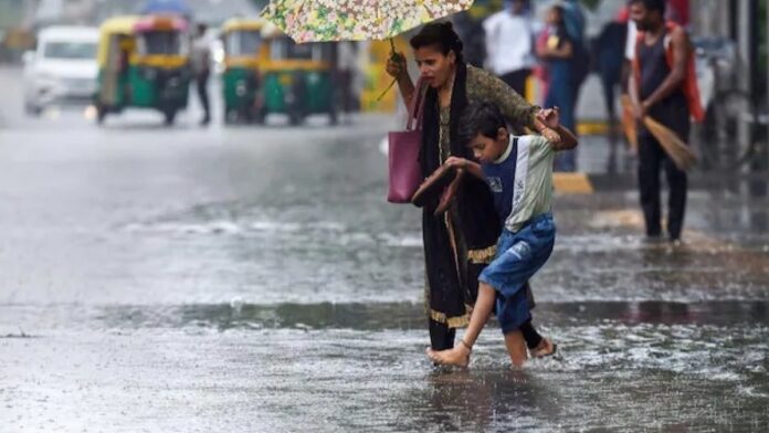 Weather Update: Red alert of heavy rain in 17 states, warning of thunderstorm, know forecast of Meteorological Department Weather Update: Red alert of heavy rain in 17 states, warning of thunderstorm, know forecast of Meteorological Department