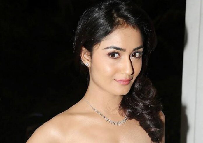 Aashram's Babita did such a bo*ld dance wearing a blue bikini, fans' eyes fixed on one Place Aashram's Babita did such a bo*ld dance wearing a blue bikini, fans' eyes fixed on one Place