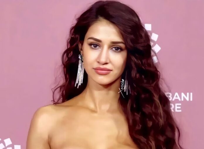 Disha Patani shared her private pictures from the bathroom, set the internet on fire by showing her figure in bikini.