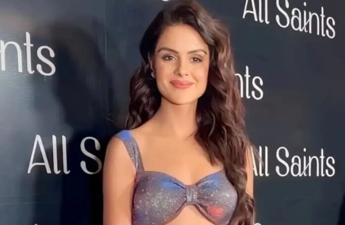 Priyanka Chahar Chaudhary came in the balcony wearing a transparent front open dress and showed bikini avatar, you will also go crazy after seeing the boldness