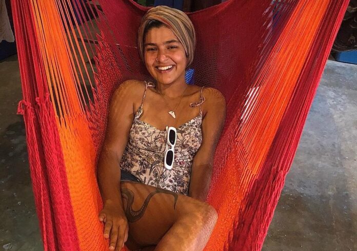 Taarak Mehta Bhide's daughter 'Sonu' poses in a bikini while lying on the beach, created a ruckus on the internet