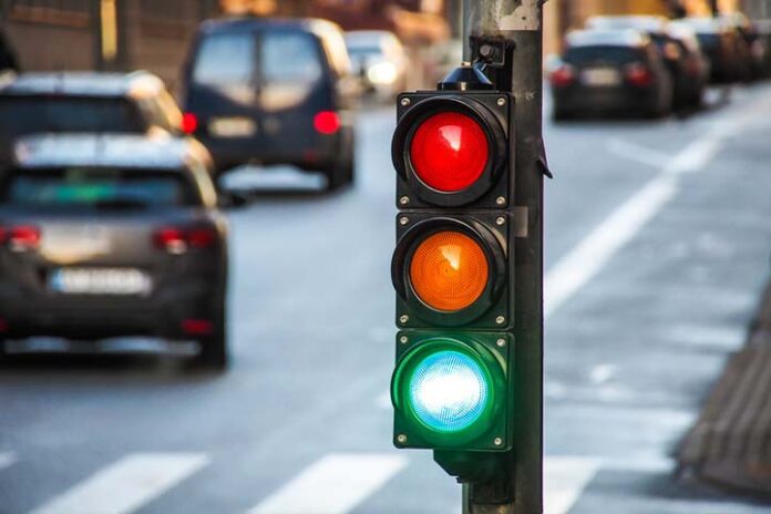 New Traffic Rules: Big News for Drivers ! Drivers will now be fined thousands for red light cross, new rule issued New Traffic Rules: Big News for Drivers ! Drivers will now be fined thousands for red light cross, new rule issued