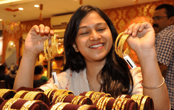 Gold Price: Gold becomes cheaper by Rs 250, now know the price of 1 tola gold