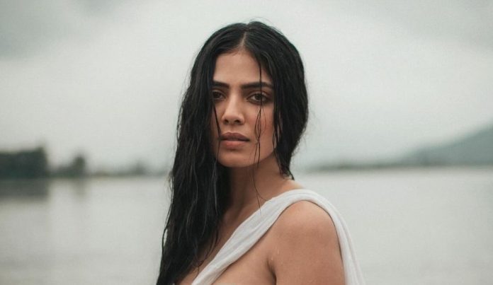 Malavika Mohanan did a bo*ld photoshoot with her body drenched only in saree, pictures went viral