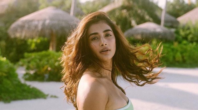Pooja Hegde showed the s*xiest look in One Piece, bo*ld video of the actress from the beach went viral