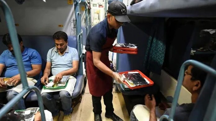 Railway New Service: Now passengers will be able to enjoy their favorite food while traveling in the train, delivery will be done through Swiggy... know the details Railway New Service: Now passengers will be able to enjoy their favorite food while traveling in the train, delivery will be done through Swiggy... know the details