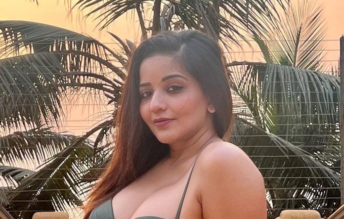 Bhojpuri actress Monalisa's bik*ini photos went viral, fans went fitness crazy after seeing the photos Bhojpuri actress Monalisa showed her desi style, added a touch of bo*ldness to her ethnic look.