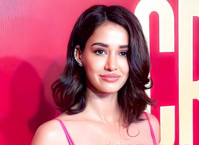 Disha Patani spotted in a very short dress, people's eyes fixed on one place after seeing the dress - watch video