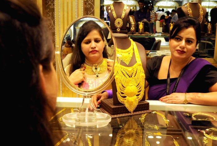 Gold buying/holding limit: You can buy so much gold without PAN card, know the rules of income tax