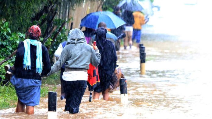 IMD Alert 800 train passengers stranded in this state due to heavy rains, schools and banks closed IMD Alert 800 train passengers stranded in this state due to heavy rains, schools and banks closed