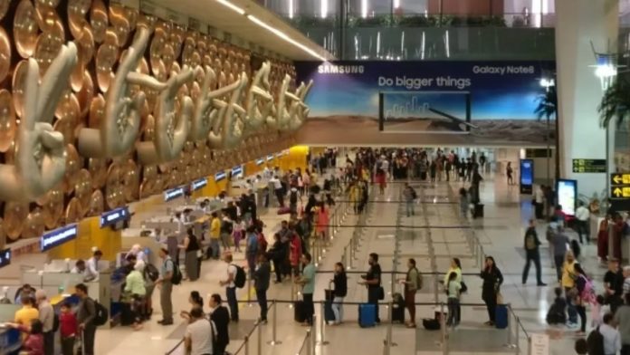 Flights Delay: Many flights delayed from Delhi airport even today, check before traveling Flights Delay: Many flights delayed from Delhi airport even today, check before traveling