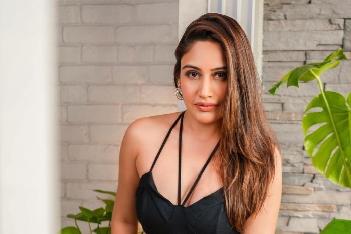 Surbhi Chandna Marriage: 34 year old actress will become bride, bachelor party with girl gang, created a stir in the pool