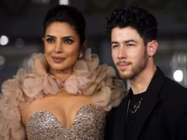 Nick Jonas left a sweat after seeing Priyanka Chopra's 22 year old bik*ini photo, fans made such comments