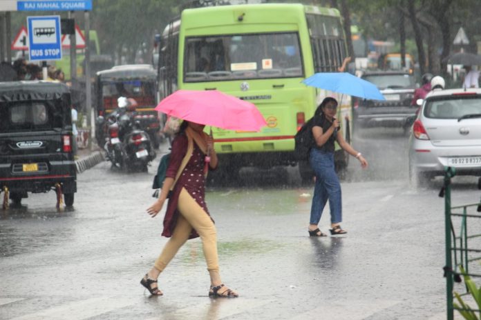 Rainfall Alert: There is a possibility of heavy rain with storm in these states between March 21 and 26, check weather condition Rainfall Alert: There is a possibility of heavy rain with storm in these states between March 21 and 26, check weather condition