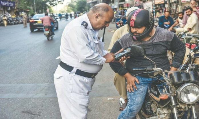 Traffic Challan: Now drivers wearing helmets will be issued challan, know this new rule
