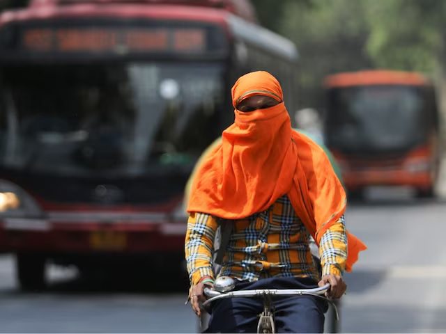 Weather Update: Heatwave alert in more than 10 states, relief news for Delhiites. Weather Update: Heatwave alert in more than 10 states, relief news for Delhiites.