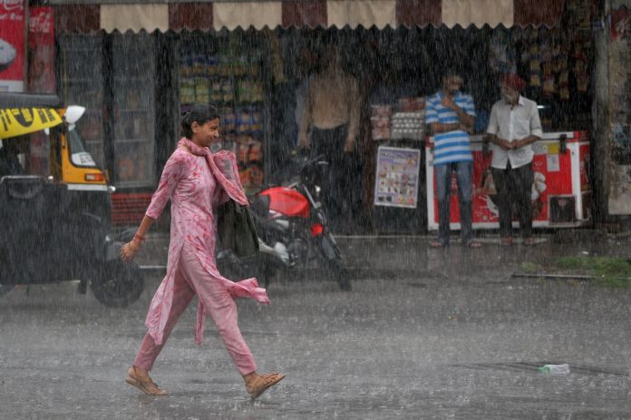 IMD Rainfall Alert: There will be heavy rain for the next four days, clouds will rain in UP-Delhi also