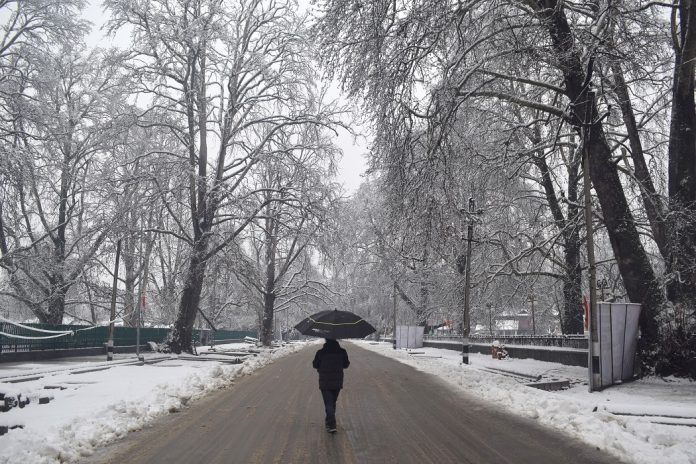 Kashmir Weather: High alert issued in Kashmir Valley due to continuous rains; This road is closed