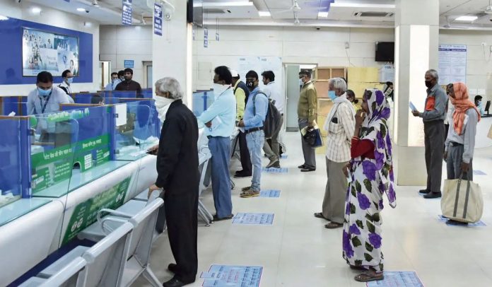 Bank Services Fees Hike: Change in fees of bank accounts and ATM cards, now this much fee will have to be paid on transactions