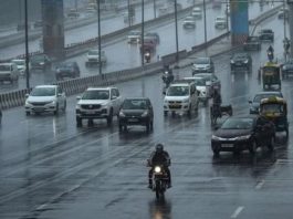 Delhi Rainfall Update: After the day remained cloudy in Delhi, it rained accompanied by strong winds.