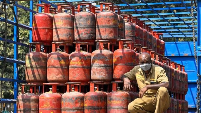 LPG Subsidy: ₹300 subsidy on Ujjwala cylinders could be discontinued! Get this work done immediately