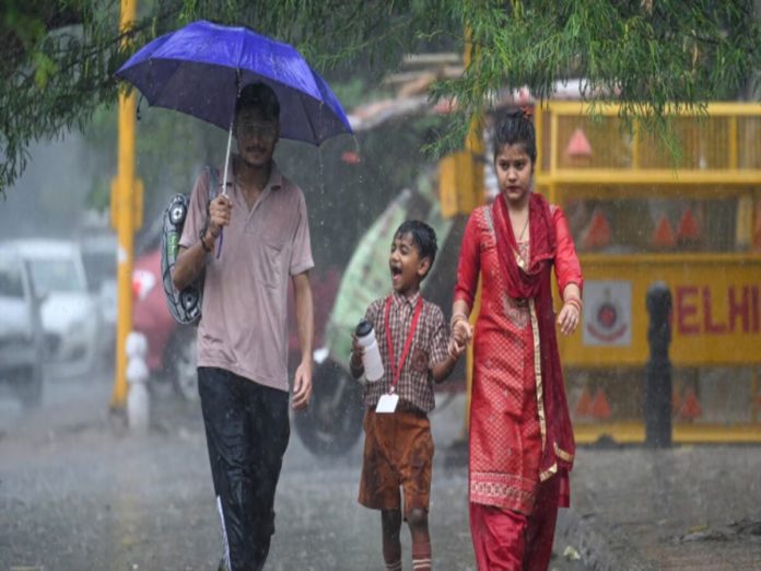 Rainfall Alert: 'Orange alert' for heavy rain in Delhi, strong winds will blow at a speed of 70 KM, take these precautions Rainfall Alert: 'Orange alert' for heavy rain in Delhi, strong winds will blow at a speed of 70 KM, take these precautions