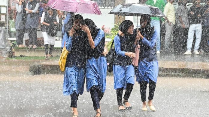 Heavy rainfall: Heavy rains expected in these states within 24 hours, IMD issues alert Heavy rainfall: Heavy rains expected in these states within 24 hours, IMD issues alert