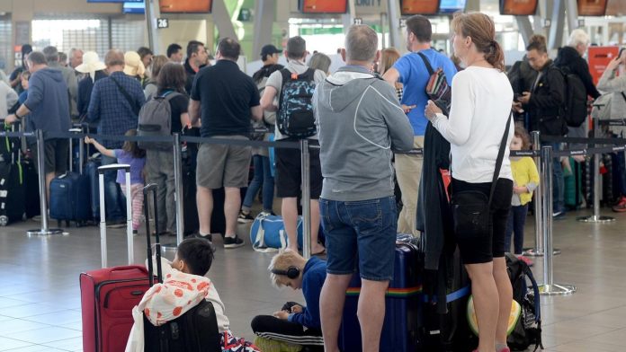 Cancelled Flights: 407 flights cancelled in this country, passengers troubled; know the reason