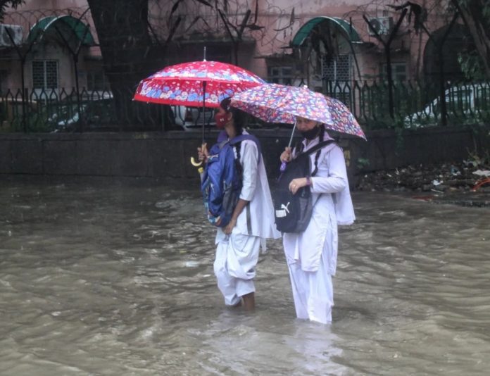 Rainfall Alert: Heavy rains in this state since late night, schools had to be closed Rainfall Alert: Heavy rains in this state since late night, schools had to be closed