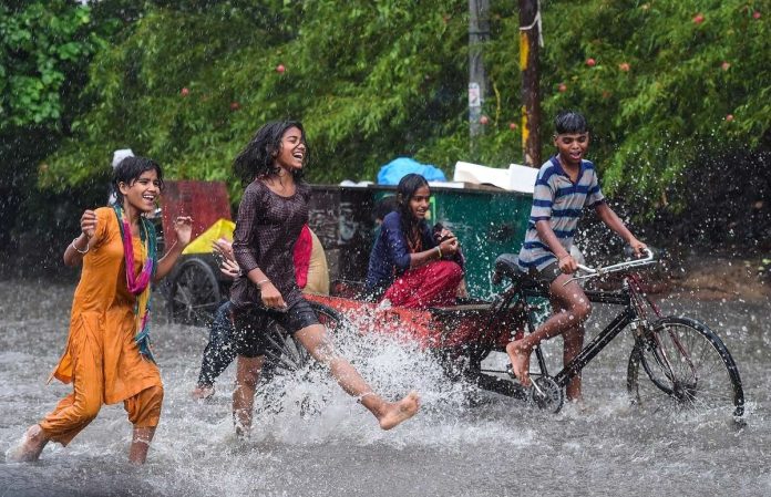 IMD Rainfall Alert: These states including UP will have heavy rains for the next seven days, Meteorological Department warns IMD Rainfall Alert: These states including UP will have heavy rains for the next seven days, Meteorological Department warns