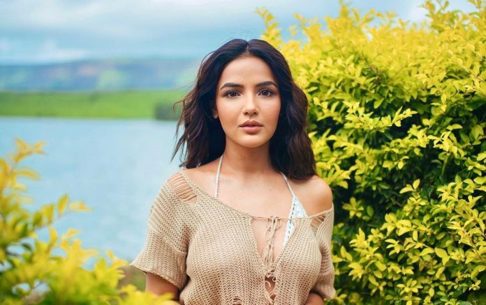 Jasmine Bhasin lost her eyesight, the actress screamed in pain Jasmine Bhasin lost her eyesight, the actress screamed in pain