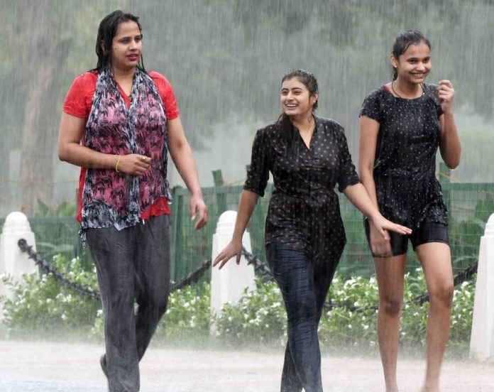 Rainfall Alert: There will be heavy rain with thunderstorms for 5 days in 11 states, know the weather condition Rainfall Alert: There will be heavy rain in Delhi for the next three days, IMD has issued a yellow alert