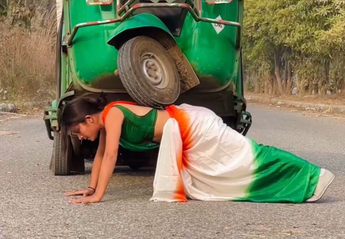 Girl did push-ups with auto on her back, people were stunned after watching the video Girl did push-ups with auto on her back, people were stunned after watching the video