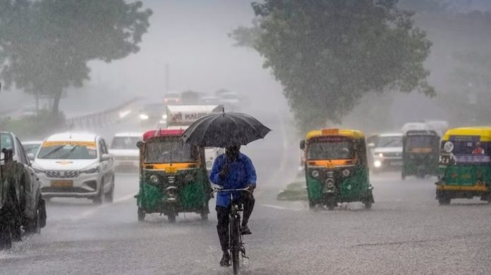 Weather Update: Cloud and rain alert in 3 divisions in 24 hours, strong storm will blow, know the weather condition Weather Update: Cloud and rain alert in 3 divisions in 24 hours, strong storm will blow, know the weather condition