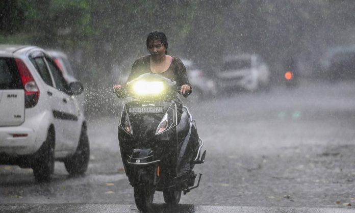 Rain Alert: There will be heavy rain in these states in the next 24 hours, know when the rain will subside Rain Alert: There will be heavy rain in these states in the next 24 hours, know when the rain will subside